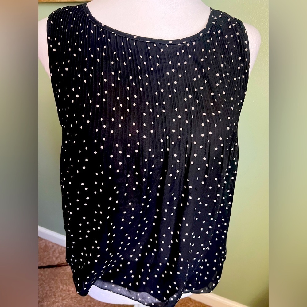 Max Studio sleeveless black polka dot blouse size M.